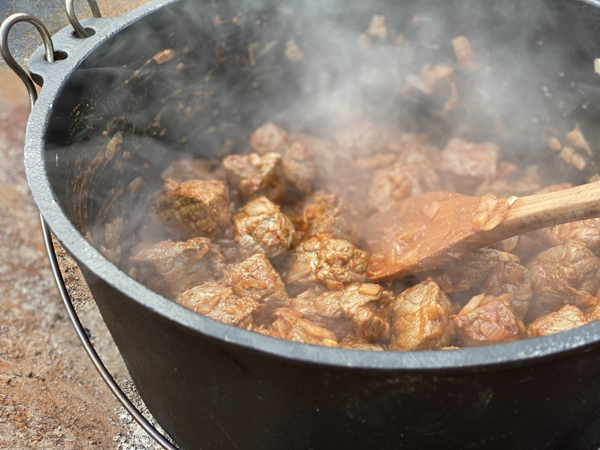Fußball EM 2021 Rezept : Ungarisches Gulasch by katrin_foodandbbq - grillstir.com