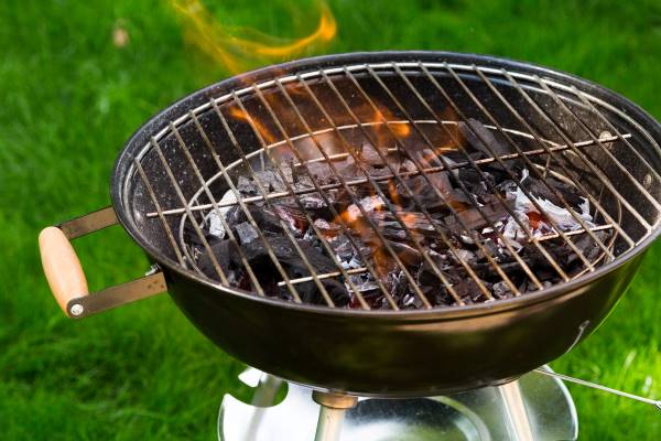 Grillrost: Edelstahl oder Gusseisen – Welcher Grillrost ist der beste? - grillstir.com