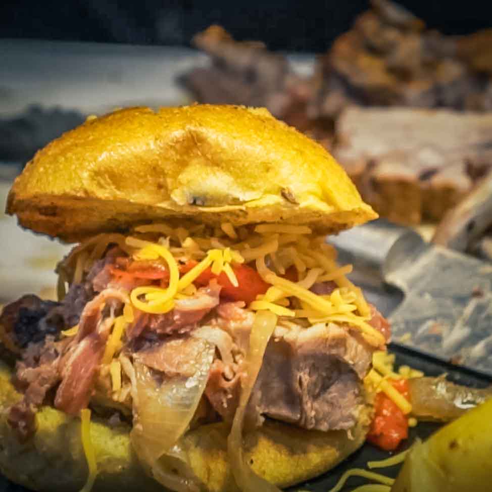 Touchdown Sandwich - Zarte Spare Ribs aus dem Dutch Oven - grillstir.com
