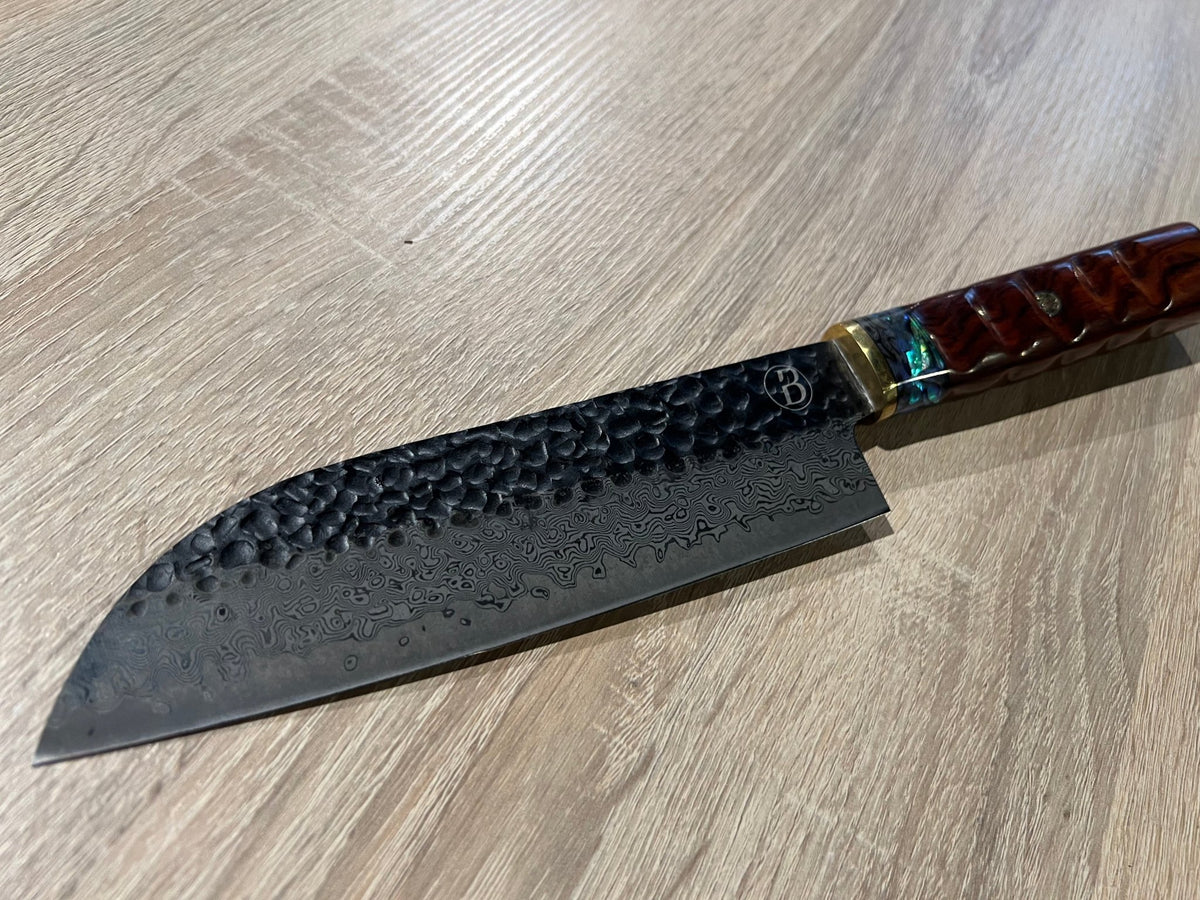 Heritage Santoku mit Griff aus Wüsteneisenholz - grillstir.comHeritage Santoku mit Griff aus WüsteneisenholzMesserBABOSSAgrillstir.com