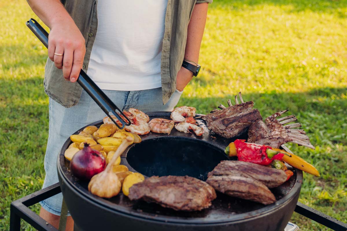 Höfats Grillzange schwarz - grillstir.comHöfats Grillzange schwarzHöfatsgrillstir.com40642510085944064251008594