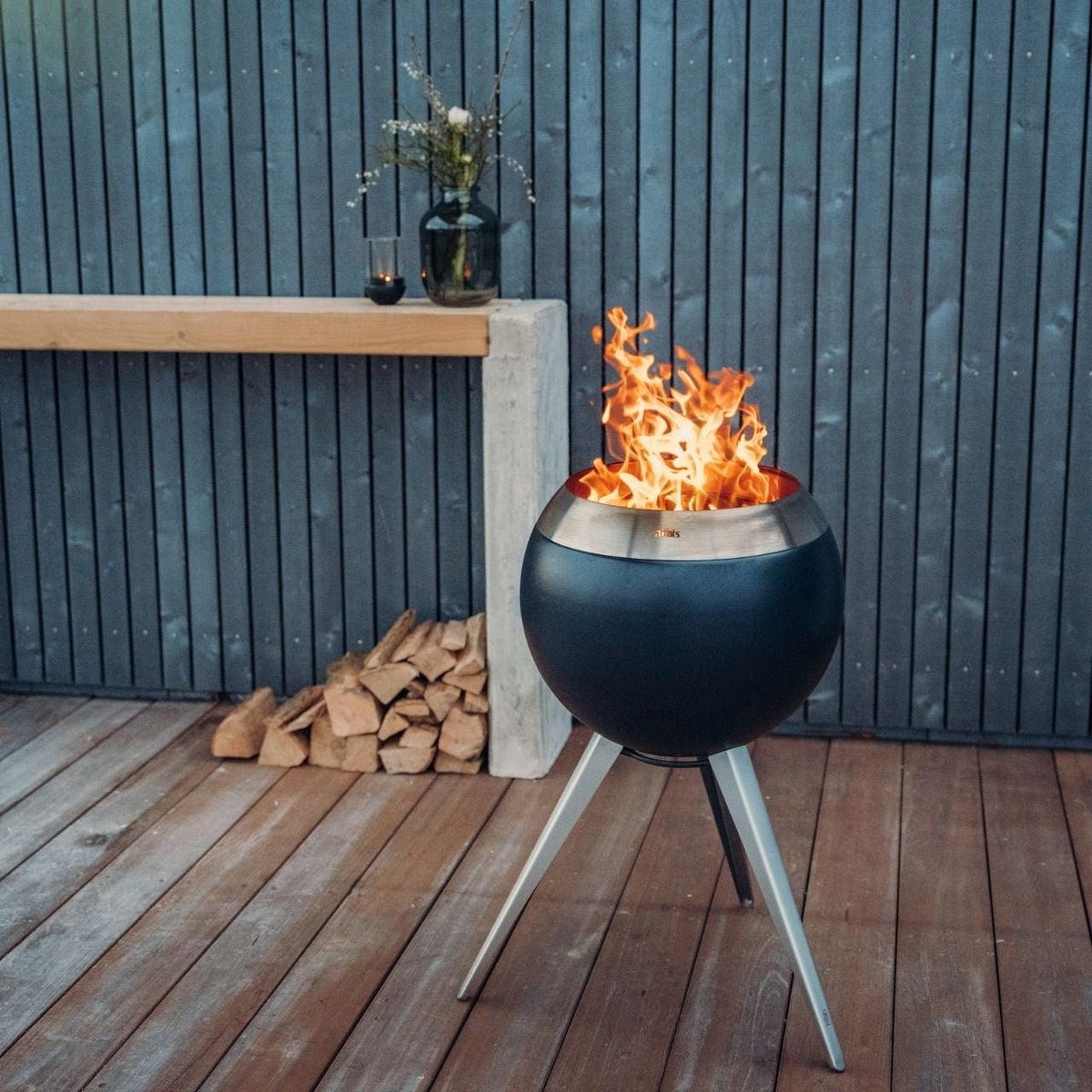 Höfats MOON 45 Feuerschale mit hohem Fuß - grillstir.comHöfats MOON 45 Feuerschale mit hohem FußHöfatsgrillstir.comH007174064251007160