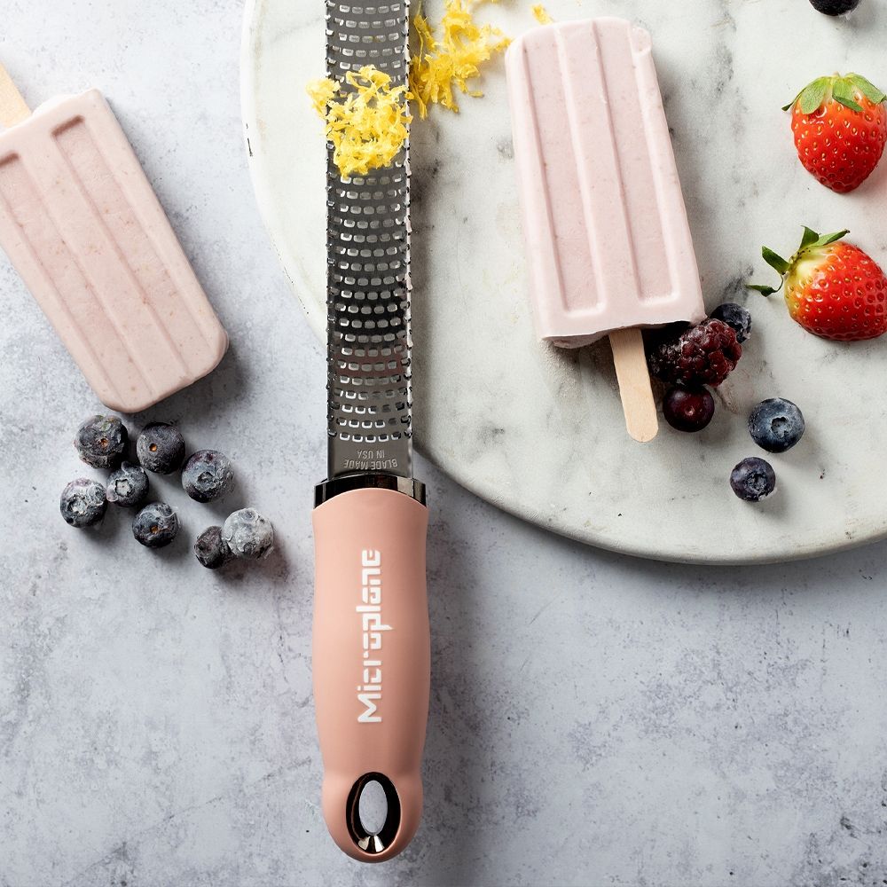 Microplane Premium Zester - Reibe, Altrosa - grillstir.comMicroplane Premium Zester - Reibe, AltrosaMicroplanegrillstir.com46923