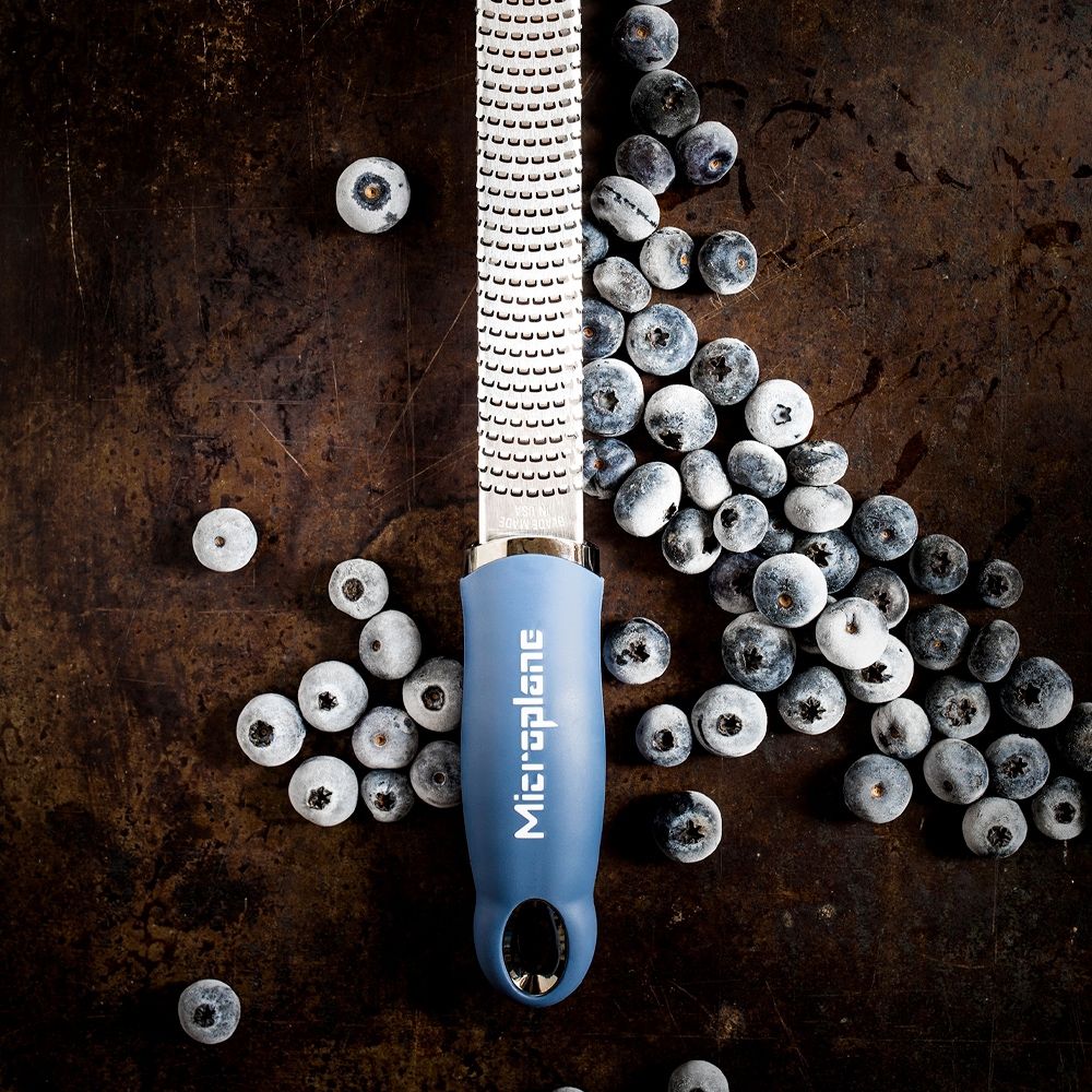 Microplane Premium Zester - Reibe, Denim Blue - grillstir.comMicroplane Premium Zester - Reibe, Denim BlueMicroplanegrillstir.com46223