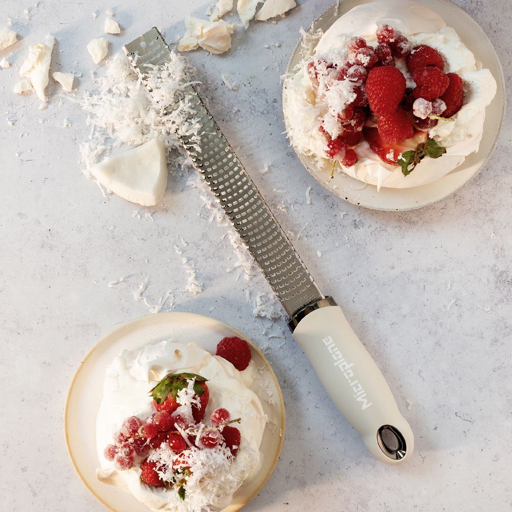 Microplane Premium Zester - Reibe, Kaschmir Beige - grillstir.comMicroplane Premium Zester - Reibe, Kaschmir BeigeMicroplanegrillstir.com46323