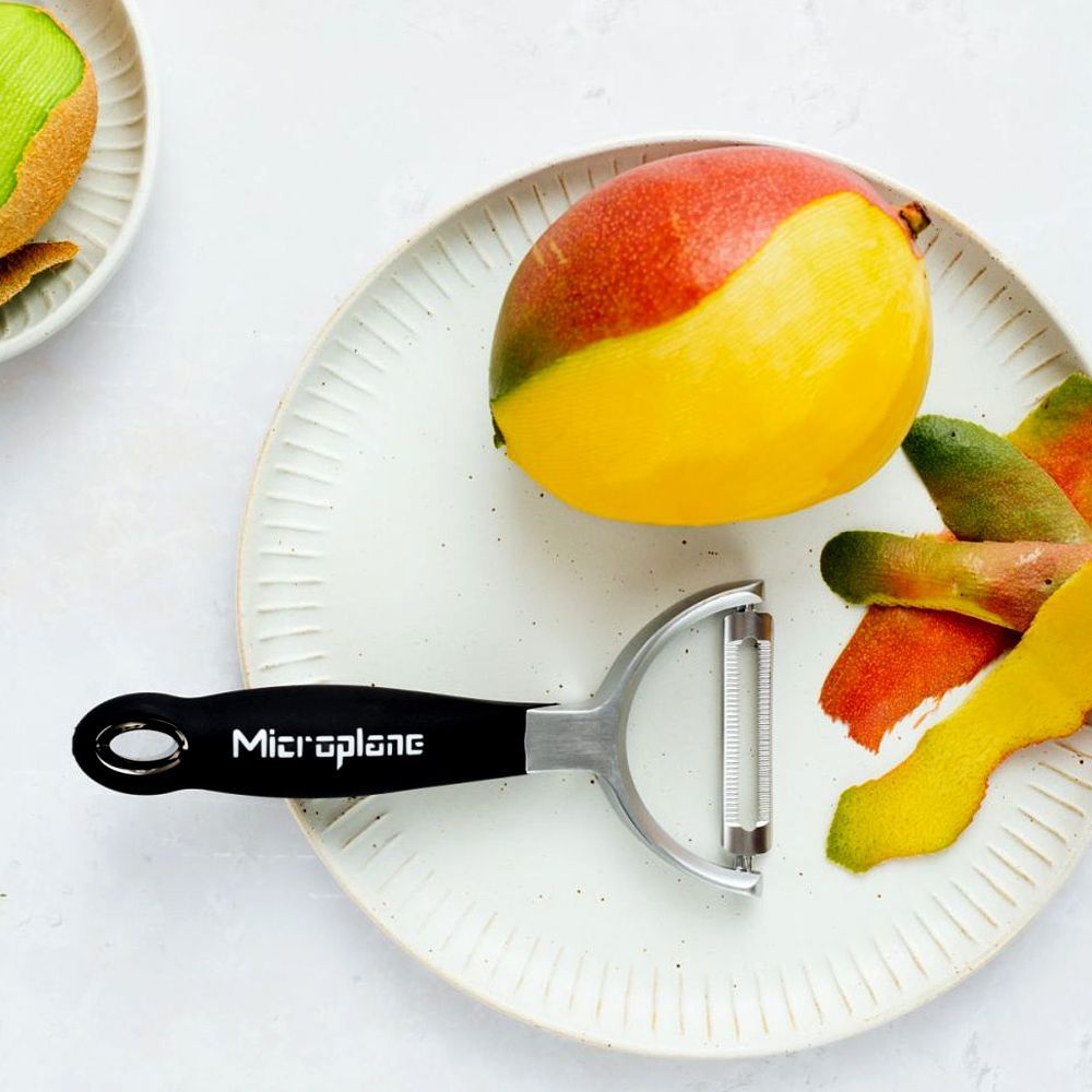 Microplane Profi Y Schäler gezahnt - grillstir.comMicroplane Profi Y Schäler gezahntMicroplanegrillstir.com48082