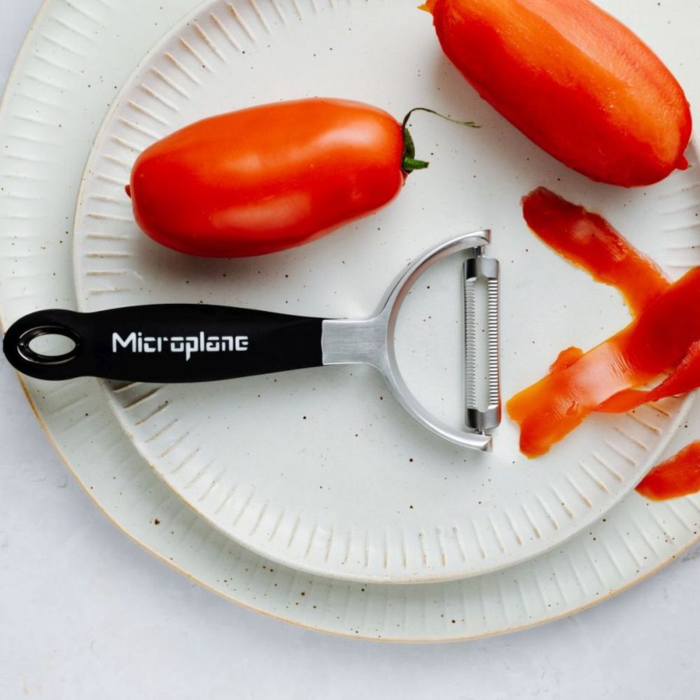 Microplane Profi Y Schäler gezahnt - grillstir.comMicroplane Profi Y Schäler gezahntMicroplanegrillstir.com48082