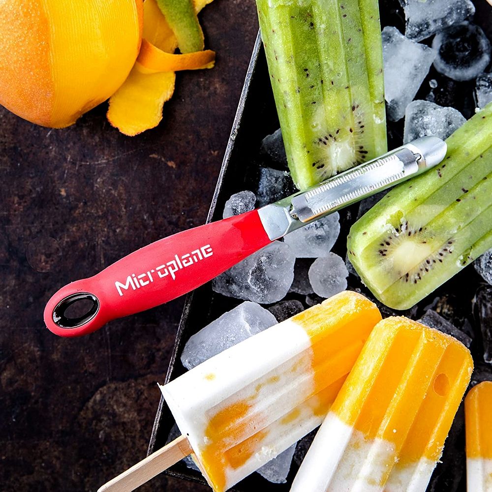 Microplane Profischäler mit gezahnter Doppelklinge - grillstir.comMicroplane Profischäler mit gezahnter DoppelklingeMicroplanegrillstir.com48192