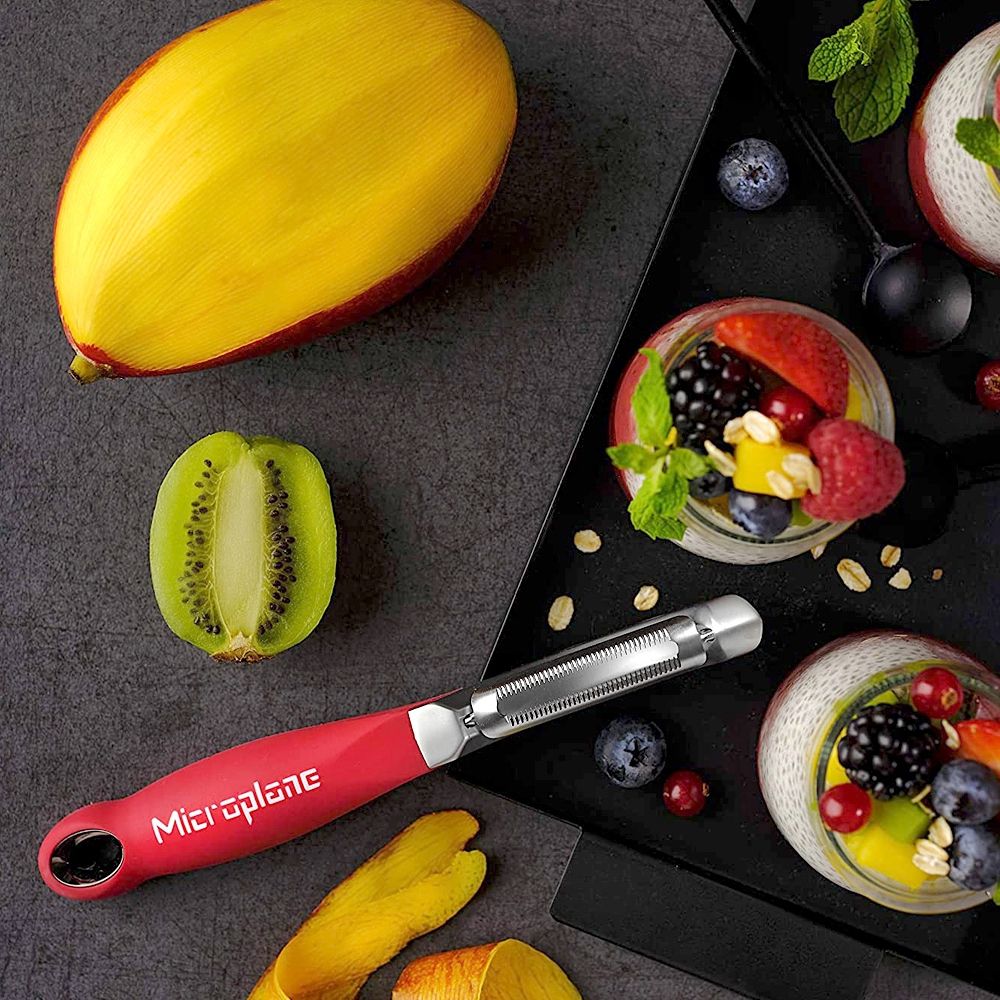 Microplane Profischäler mit gezahnter Doppelklinge - grillstir.comMicroplane Profischäler mit gezahnter DoppelklingeMicroplanegrillstir.com48192