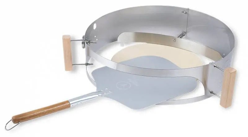 Moesta Smokin' PizzaRing - Pizza - Set (57cm) Weihnachtspaket inkl. Tutto Bene & Pizzacut No 2 - grillstir.comMoesta Smokin' PizzaRing - Pizza - Set (57cm) Weihnachtspaket inkl. Tutto Bene & Pizzacut No 2Moestagrillstir.com102930721246366759