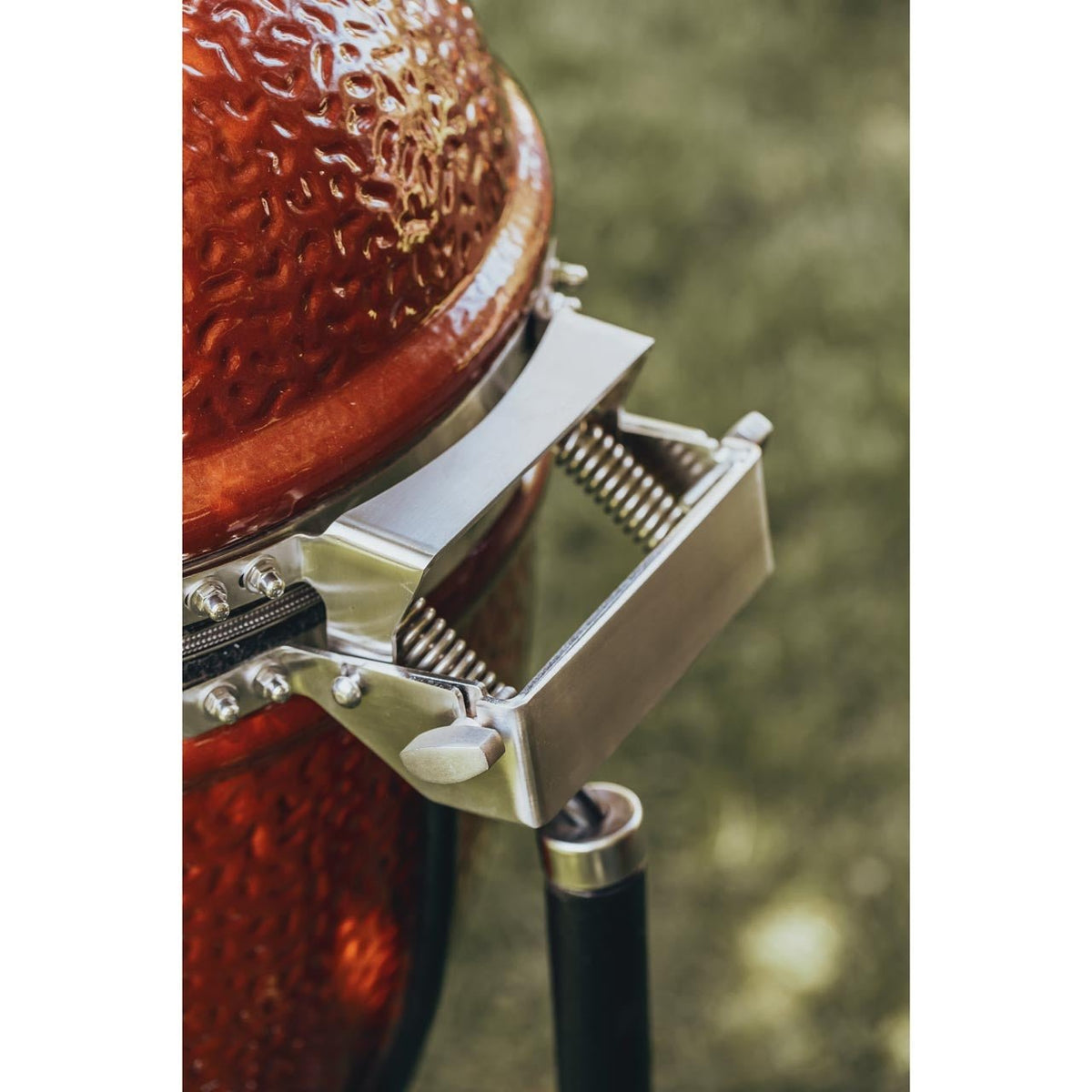 Monolith Junior Pro Serie 2.0 – RED ohne Gestell - grillstir.comMonolith Junior Pro Serie 2.0 – RED ohne GestellMonolithgrillstir.com121022 - REDM4260444583484