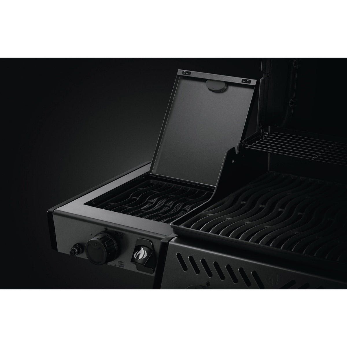 Napoleon Freestyle 365 Gasgrill, Graphit - mit Sizzle Zone - grillstir.comNapoleon Freestyle 365 Gasgrill, Graphit - mit Sizzle ZoneNapoleongrillstir.comF365DSIBPGT - DE0629162147530
