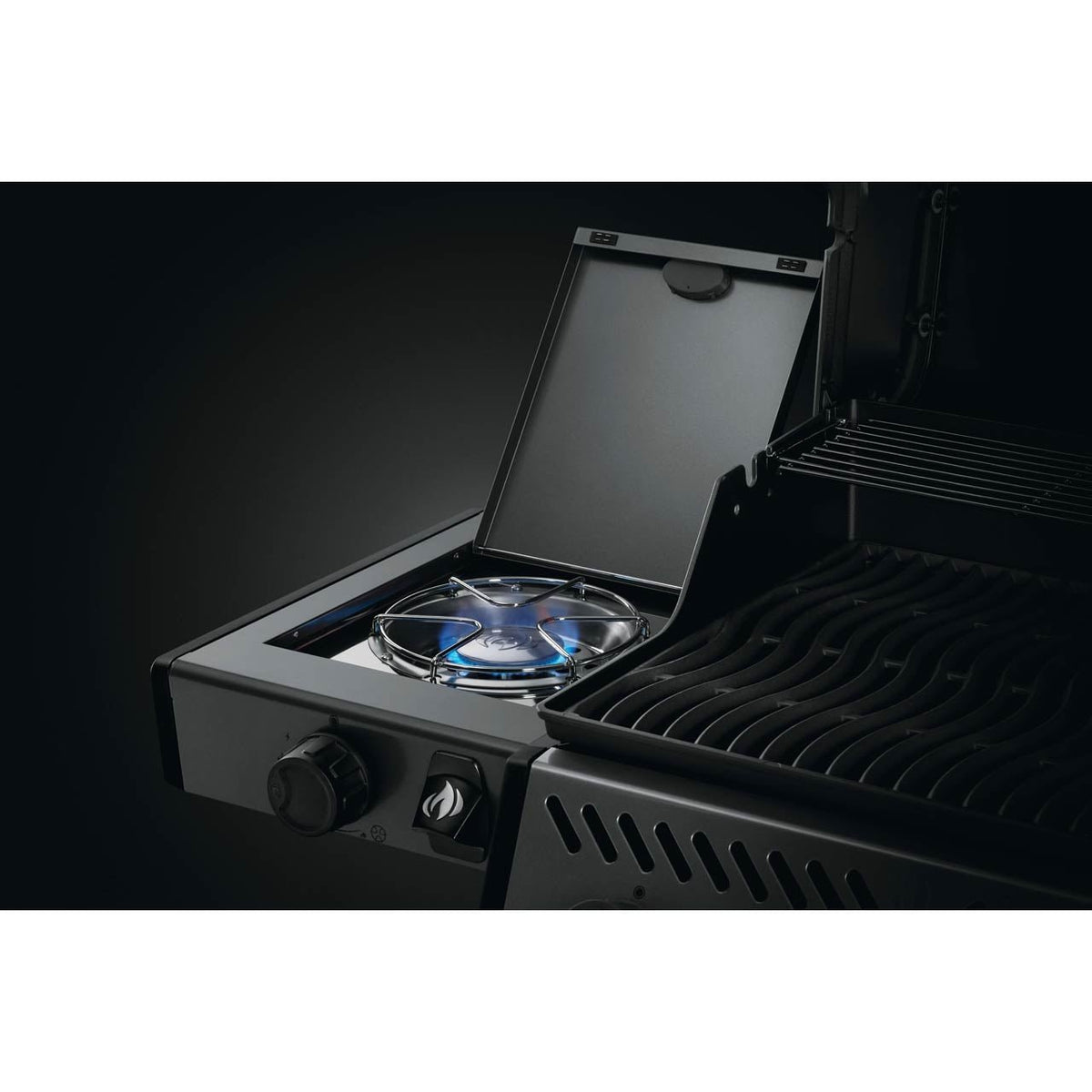 Napoleon Freestyle SB 365 mit Seitenbrenner, Graphit - grillstir.comNapoleon Freestyle SB 365 mit Seitenbrenner, GraphitNapoleongrillstir.comF365SBPGT0629162140364