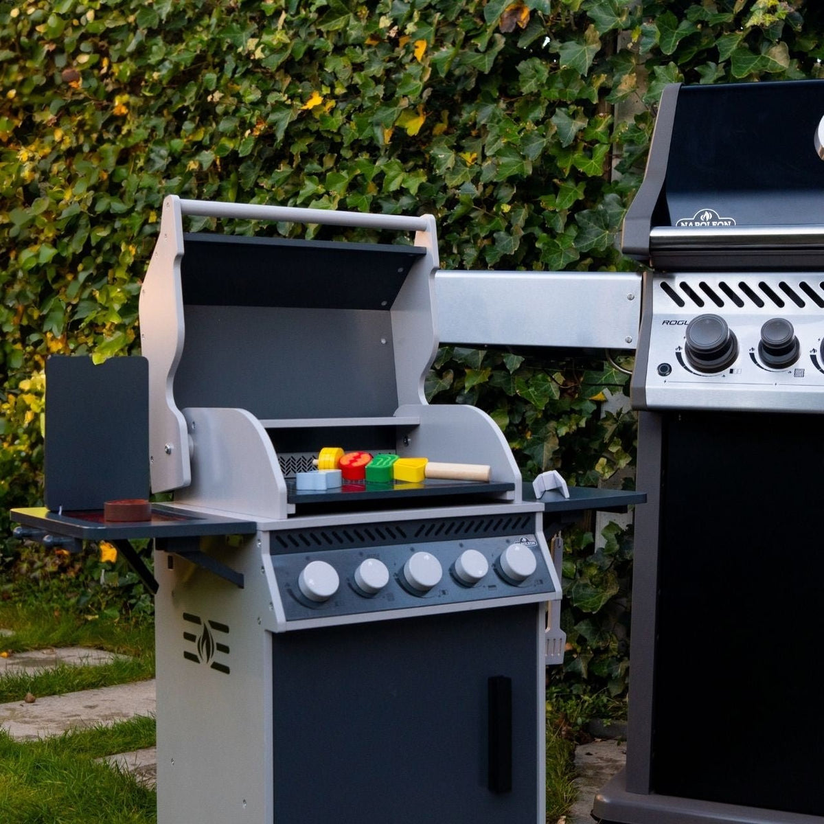 Napoleon Mini BBQ für Kinder - grillstir.comNapoleon Mini BBQ für KinderNapoleongrillstir.comMER - KIDSBBQ4007464003536