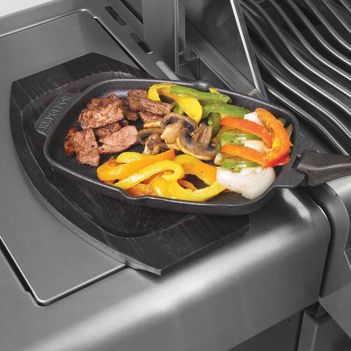 Napoleon PRO Gusseisen Pfanne mit Untersetzer - grillstir.comNapoleon PRO Gusseisen Pfanne mit UntersetzerNapoleongrillstir.com560080629162560087