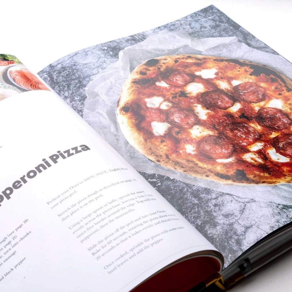 Ooni Pizza - Kochbuch "Cooking with Fire" - grillstir.comOoni Pizza - Kochbuch "Cooking with Fire"Oonigrillstir.comUU - P062009781527232686