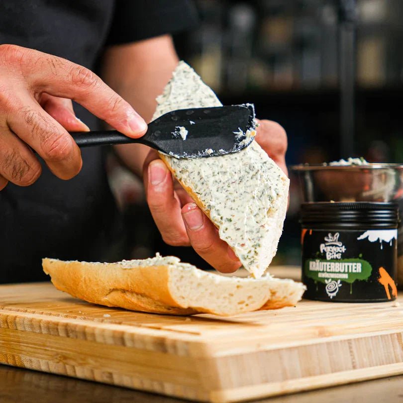 Perfect Bite Kräuterbutter (55g) - grillstir.comPerfect Bite Kräuterbutter (55g)GewürzPerfect Bitegrillstir.com