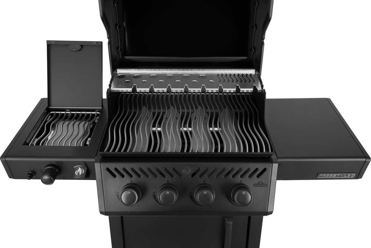 Phantom Freestyle PRO 425, mit Edelstahlrosten, Sizzle Zone und Tür, Mattschwarz | 2026 - grillstir.comPhantom Freestyle PRO 425, mit Edelstahlrosten, Sizzle Zone und Tür, Mattschwarz | 2026GrillNapoleongrillstir.com