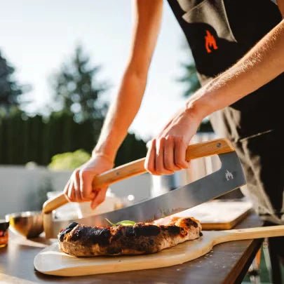 Solo Stove Pi Pizzaschneider Wiegemesser - grillstir.comSolo Stove Pi Pizzaschneider WiegemesserSolo Stovegrillstir.com