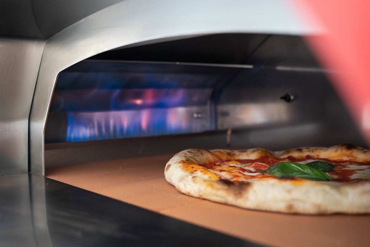 Alfa Forni EVO Hybrid-Pizzaofen Flüssiggas (LPG)/Holz, Rubin Rot - grillstir.comAlfa Forni EVO Hybrid-Pizzaofen Flüssiggas (LPG)/Holz, Rubin RotPizzaofenAlfa Fornigrillstir.com