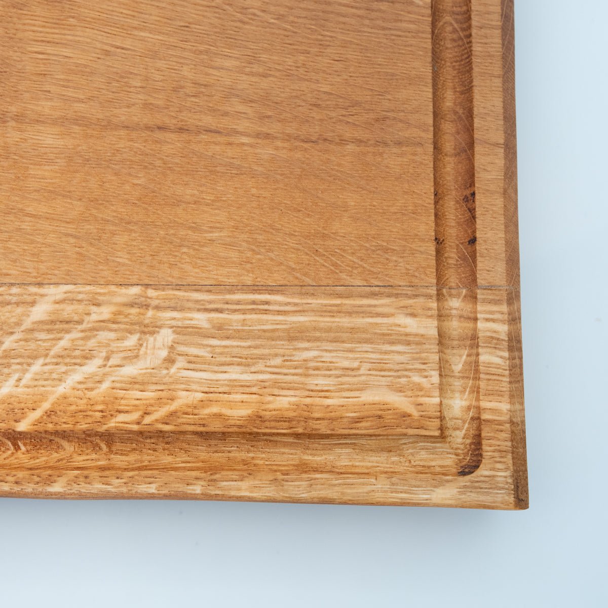 BABOSSA | Eichen Schneidebrett XL | Naturkante | Saftrille | 70x40x6 cm - grillstir.comBABOSSA | Eichen Schneidebrett XL | Naturkante | Saftrille | 70x40x6 cmHolzbrettBABOSSAgrillstir.com