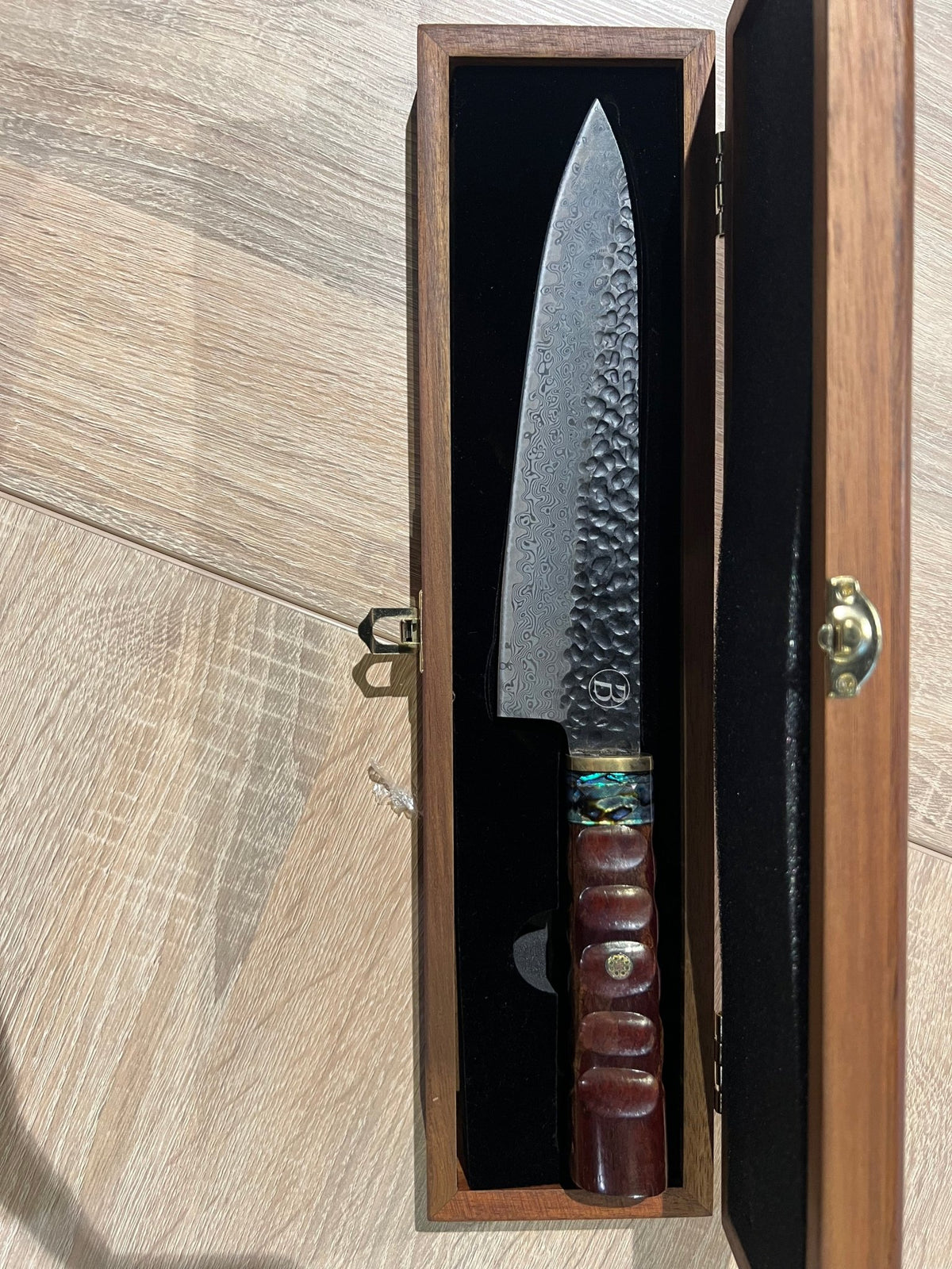 Heritage Chefmesser mit Griff aus Wüsteneisenholz - grillstir.comHeritage Chefmesser mit Griff aus WüsteneisenholzMesserBABOSSAgrillstir.com