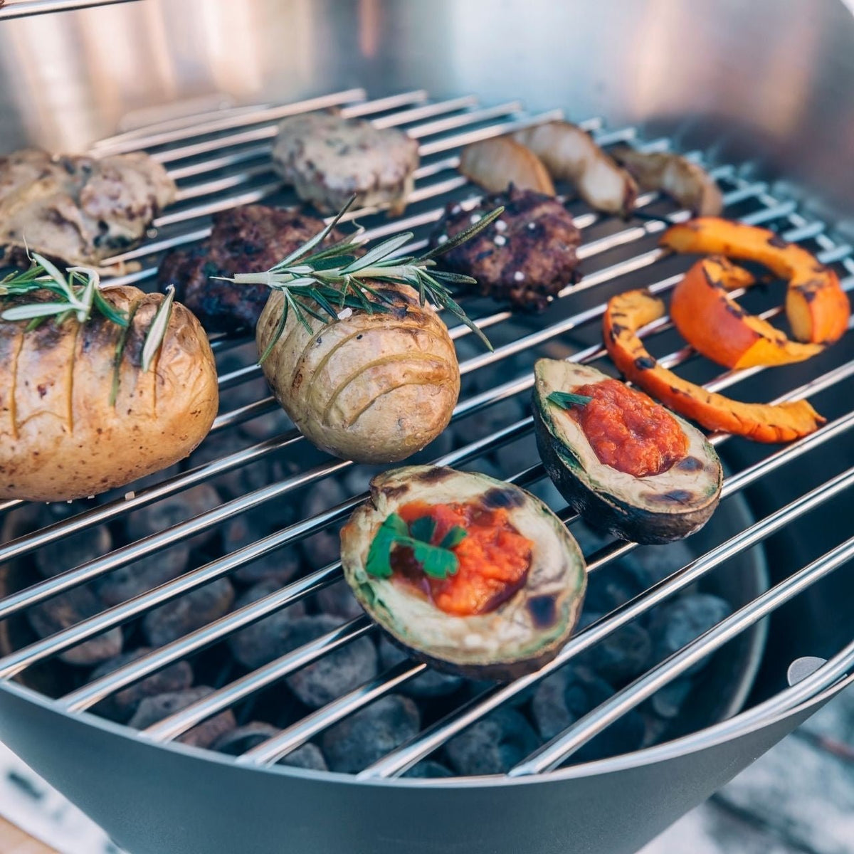 Höfats CONE Holzkohlegrill, Ø 50 cm Grillfläche - grillstir.comHöfats CONE Holzkohlegrill, Ø 50 cm GrillflächeHöfatsgrillstir.comH0101014260447330030