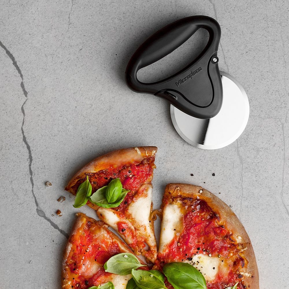 Microplane Pizzaschneider - grillstir.comMicroplane PizzaschneiderMicroplanegrillstir.com53220