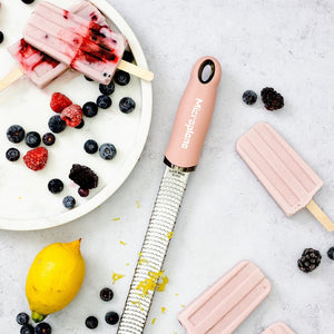 Microplane Premium Zester - Reibe, Altrosa - grillstir.comMicroplane Premium Zester - Reibe, AltrosaMicroplanegrillstir.com46923
