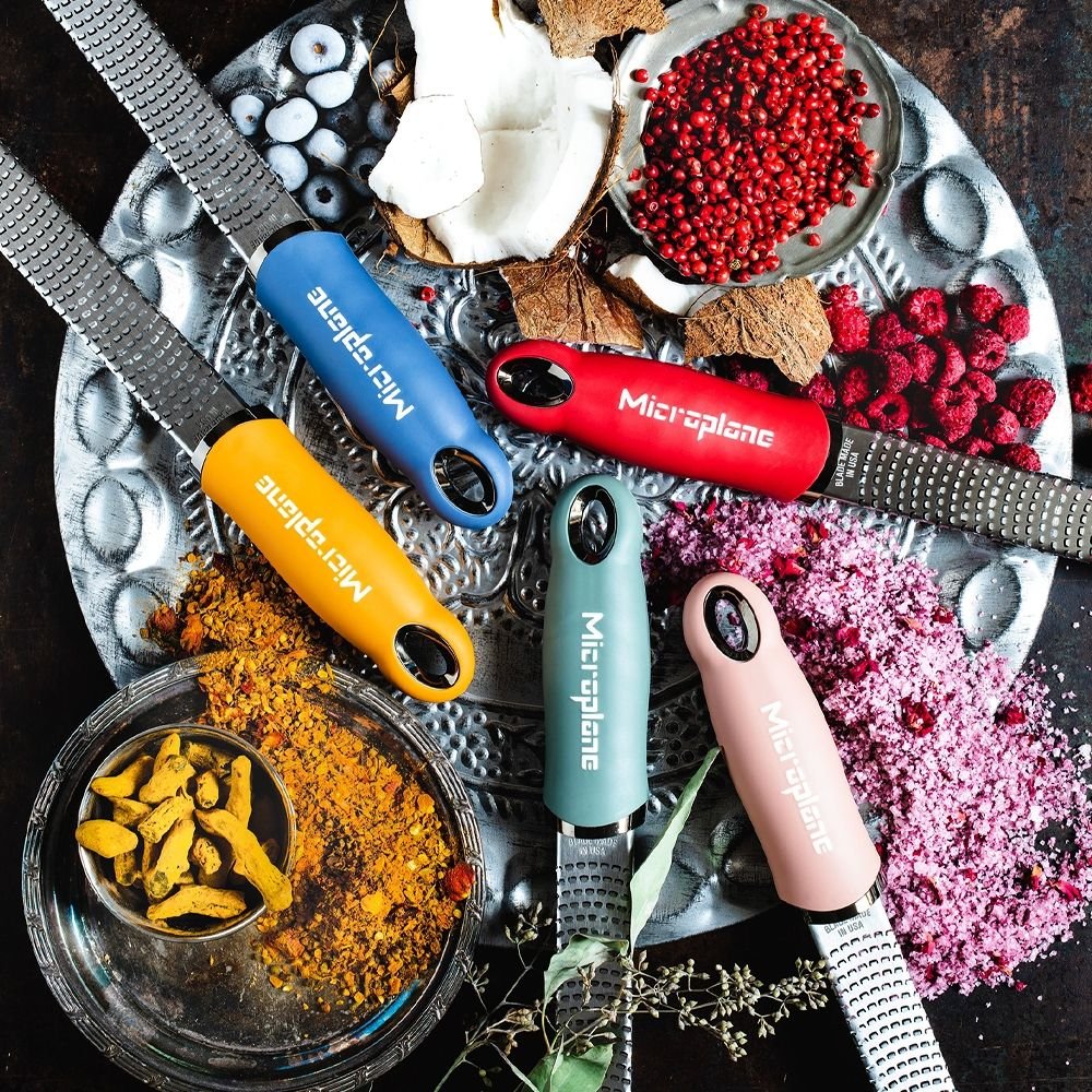 Microplane Premium Zester - Reibe, Granatapfelrot - grillstir.comMicroplane Premium Zester - Reibe, GranatapfelrotMicroplanegrillstir.com46127