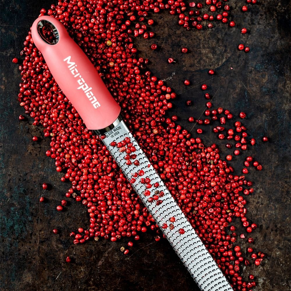 Microplane Premium Zester - Reibe, Lippenstift Pink - grillstir.comMicroplane Premium Zester - Reibe, Lippenstift PinkMicroplanegrillstir.com46123