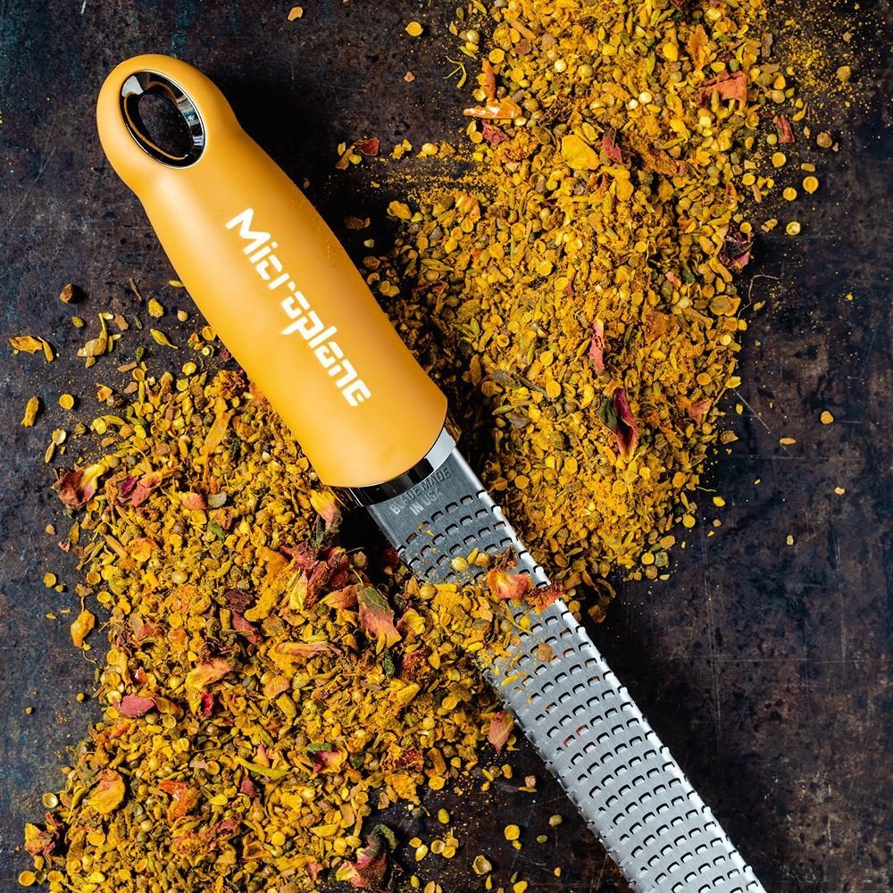 Microplane Premium Zester - Reibe, Senfgelb - grillstir.comMicroplane Premium Zester - Reibe, SenfgelbMicroplanegrillstir.com46623
