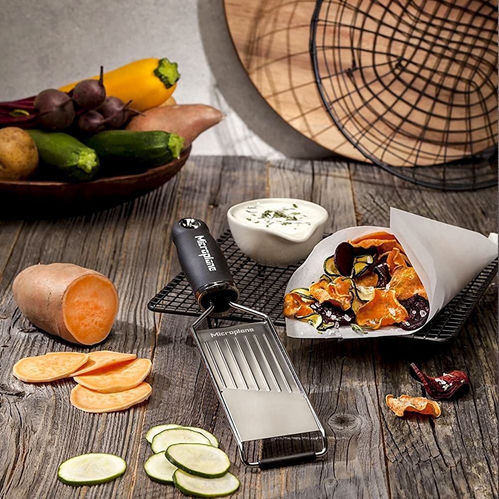 Microplane Profi - Gemüsehobel, Gourmet Serie - grillstir.comMicroplane Profi - Gemüsehobel, Gourmet SerieMicroplanegrillstir.com450440098399450445