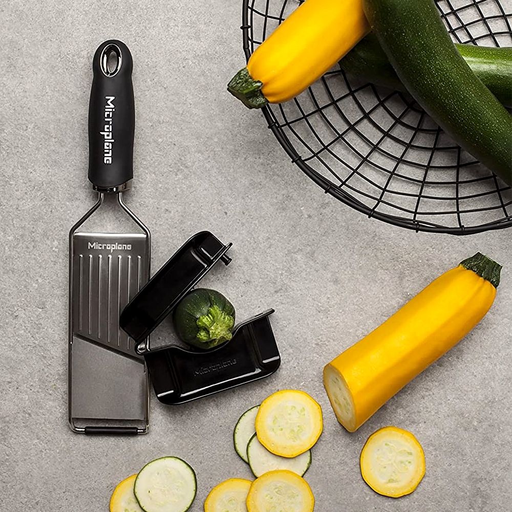 Microplane Profi - Gemüsehobel, Gourmet Serie - grillstir.comMicroplane Profi - Gemüsehobel, Gourmet SerieMicroplanegrillstir.com450440098399450445
