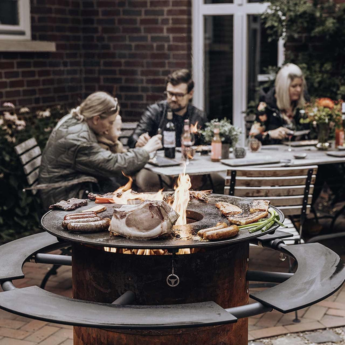 Moesta Bandit FirePlace inkl. Ablagen PaperPlank, schwarz & BBQ - Disk - grillstir.comMoesta Bandit FirePlace inkl. Ablagen PaperPlank, schwarz & BBQ - DiskMoestagrillstir.com199304260664772569