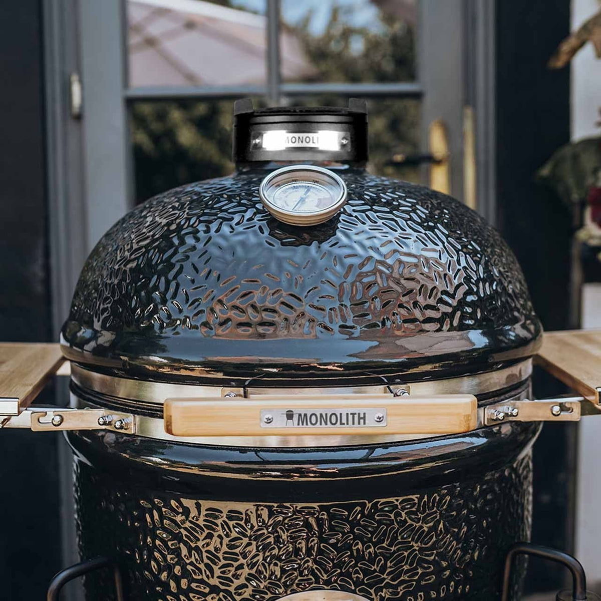 Monolith Basic inkl. Gestell und Seitentische, Schwarz - grillstir.comMonolith Basic inkl. Gestell und Seitentische, SchwarzMonolithgrillstir.com201000 - BASIC4260444581619