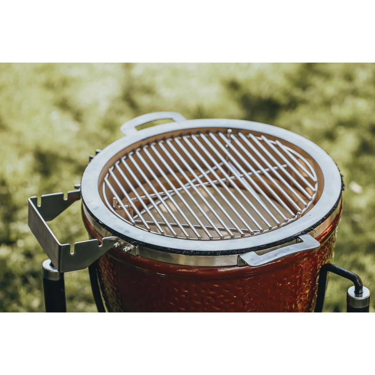 Monolith Junior Pro Serie 2.0 – RED ohne Gestell - grillstir.comMonolith Junior Pro Serie 2.0 – RED ohne GestellMonolithgrillstir.com121022 - REDM4260444583484