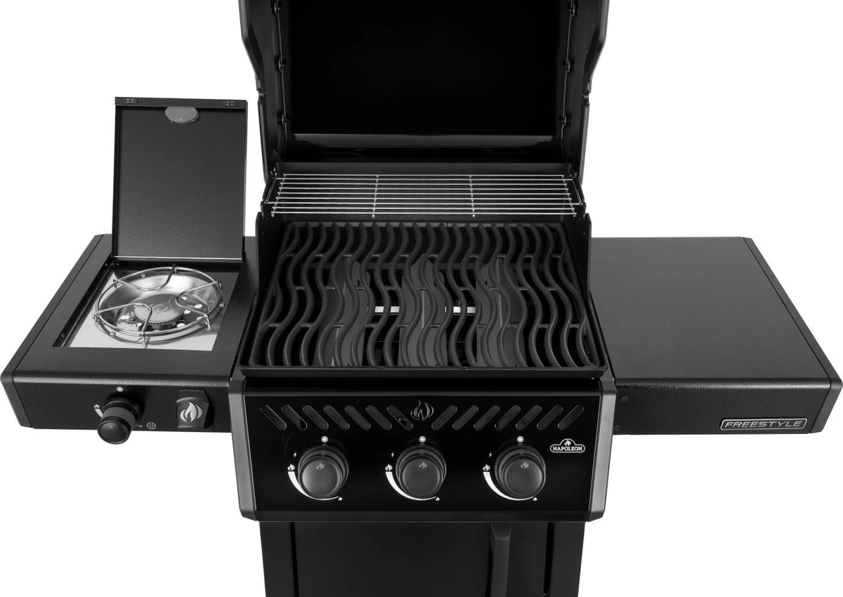 Napoleon Freestyle 365, 3 Hauptbrenner Seitenbrenner und Tür, schwarz | 2026 - grillstir.comNapoleon Freestyle 365, 3 Hauptbrenner Seitenbrenner und Tür, schwarz | 2026GrillNapoleongrillstir.com