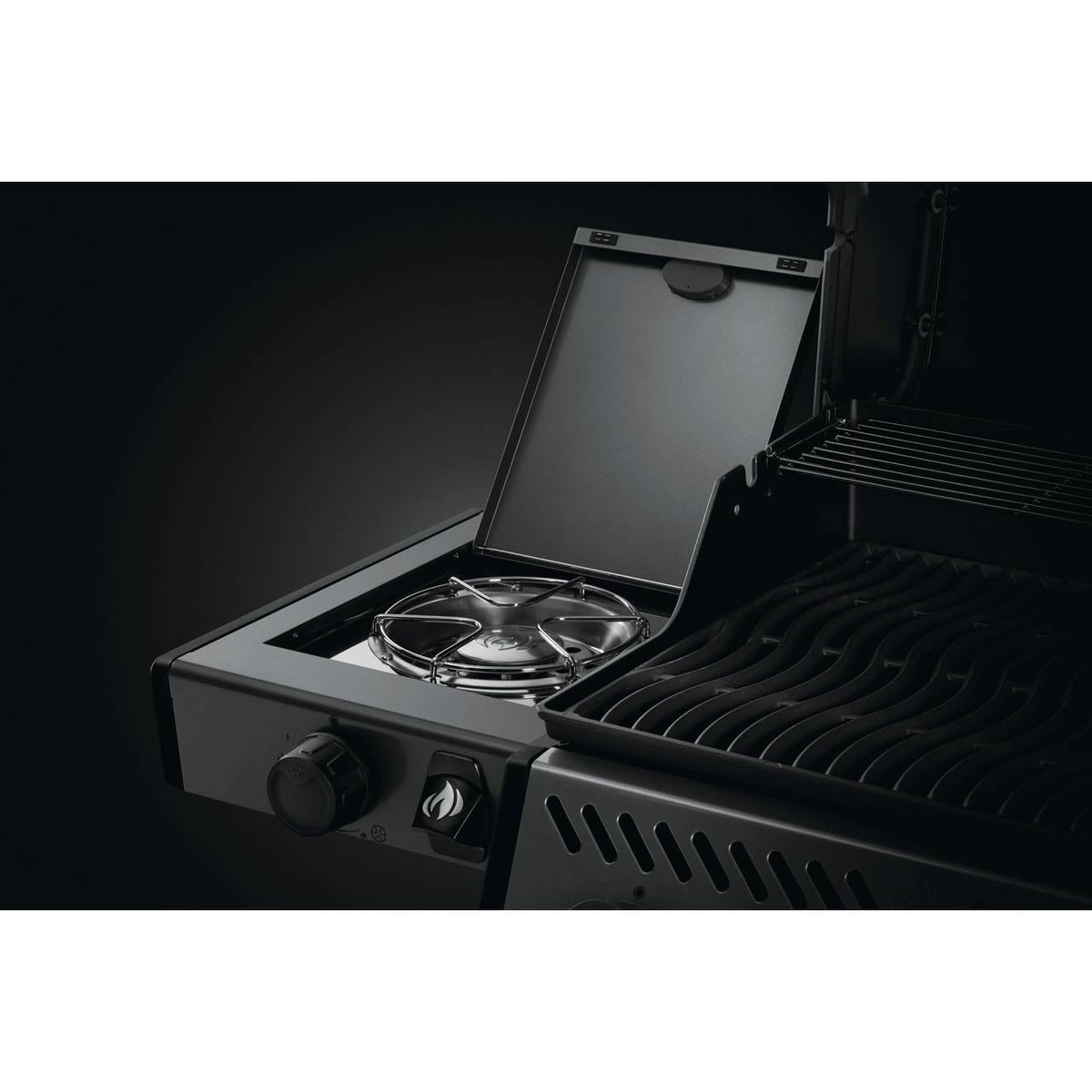 Napoleon Freestyle SB 365 mit Seitenbrenner, Graphit - grillstir.comNapoleon Freestyle SB 365 mit Seitenbrenner, GraphitNapoleongrillstir.comF365SBPGT0629162140364