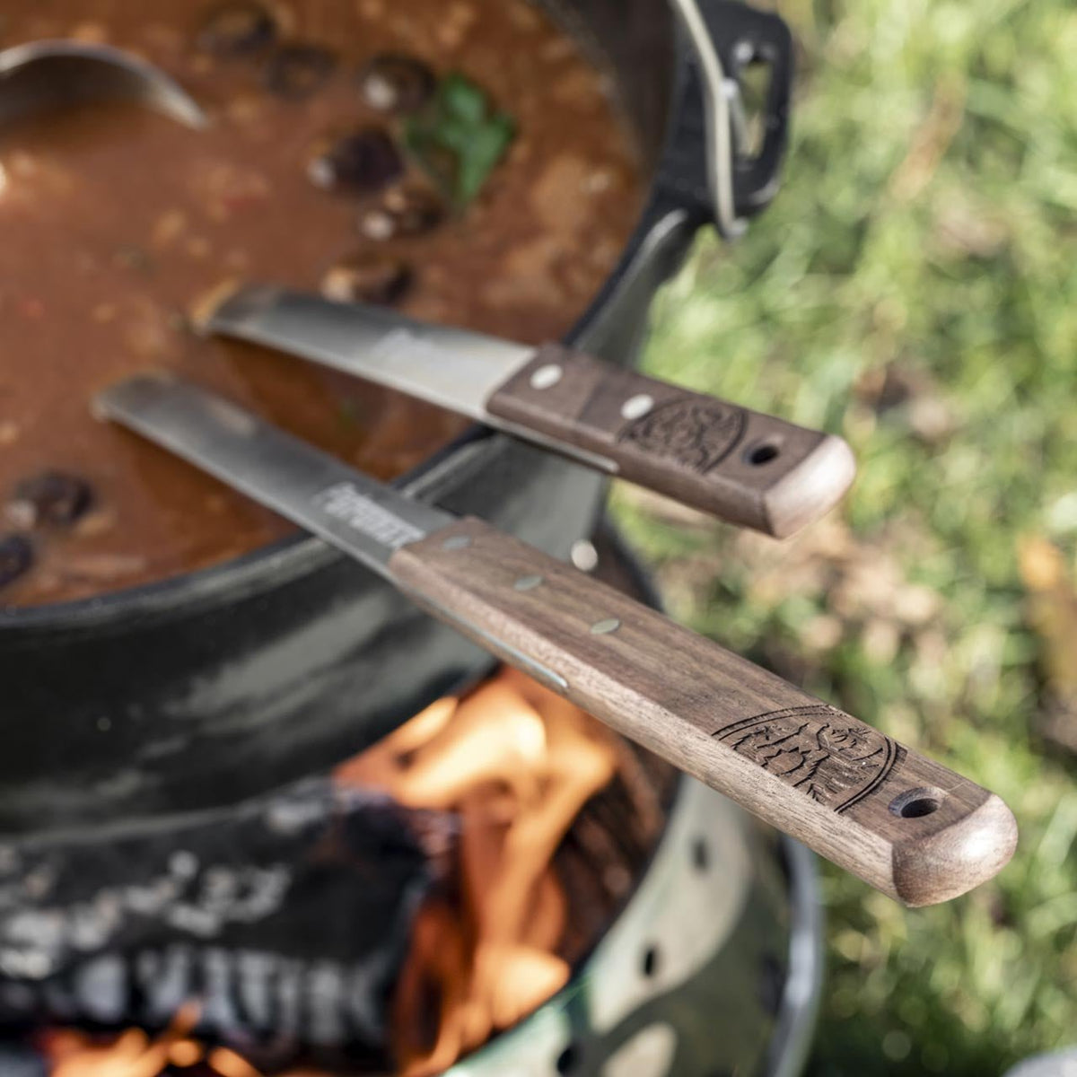 Petromax Schöpfkelle mit Walnussholzgriff, 50 cm - grillstir.comPetromax Schöpfkelle mit Walnussholzgriff, 50 cmPetromaxgrillstir.comptladle504250435770924