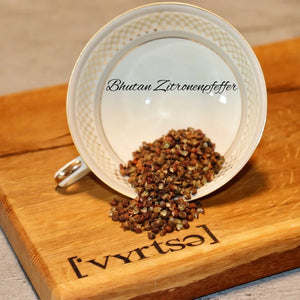['Vyrtse] Bhutan Zitronenpfeffer, 30g - grillstir.com['Vyrtse] Bhutan Zitronenpfeffer, 30gLebensmittel['Vyrtse]grillstir.com
