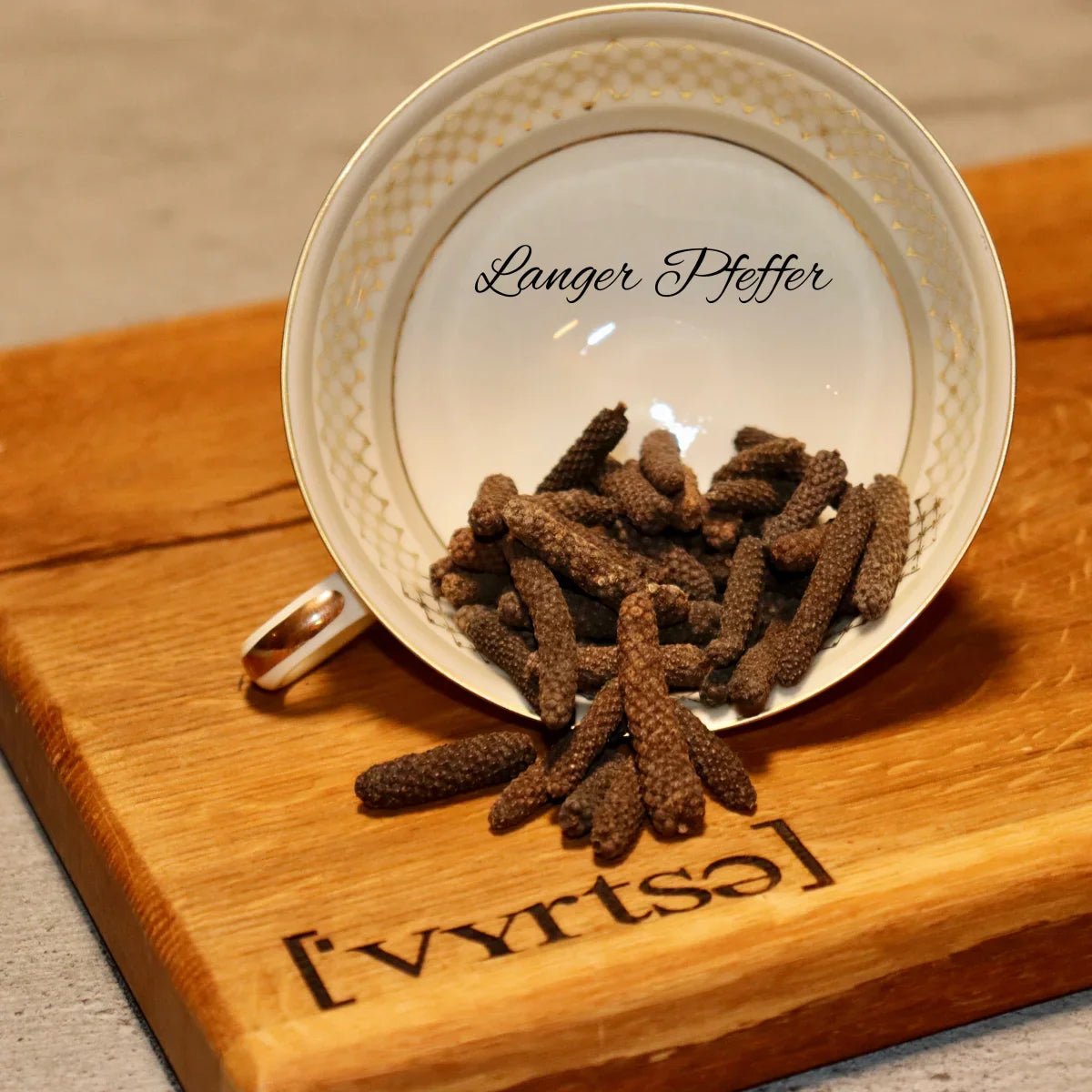 ['Vyrtse] Langer Pfeffer ganz 2 - 5cm, 75g - grillstir.com['Vyrtse] Langer Pfeffer ganz 2 - 5cm, 75gLebensmittel['Vyrtse]grillstir.com